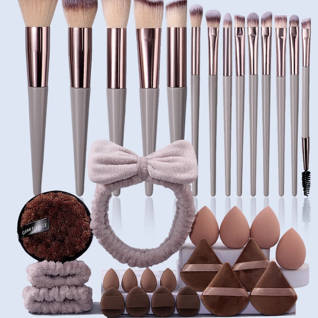 Zestaw 34 Akcesoriów do Makijażu - Pędzle, Gąbki, Frotki i Czyścik