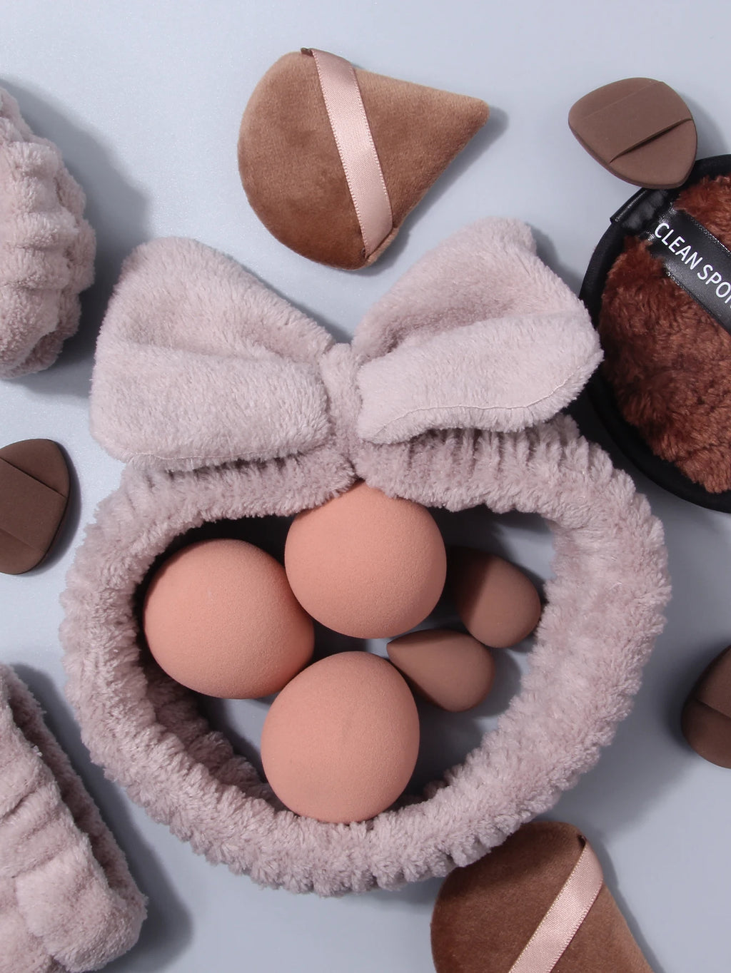 Zestaw 34 Akcesoriów do Makijażu - Pędzle, Gąbki, Frotki i Czyścik